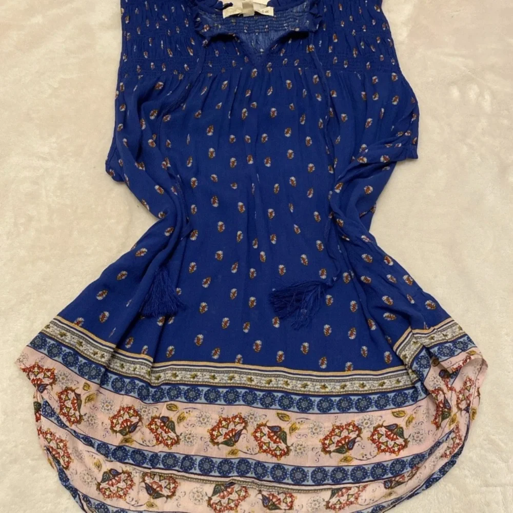 Rewind Royal Blue Sleeveless Floral Blouse with Patterned Hem